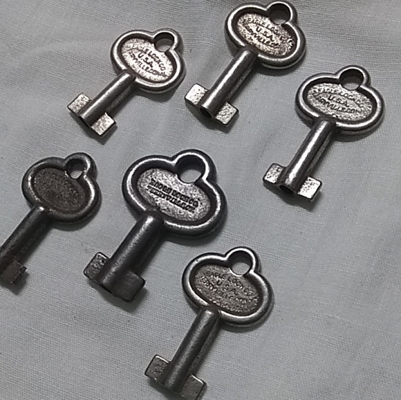 Vintage Set of Eagle Lock Co. Skeleton Keys - Picture 2 of 3